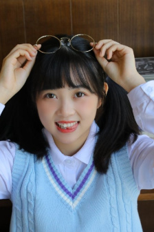 掀起裙子扒下内裤打屁股视频